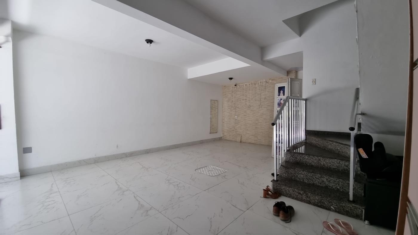 Casa à venda com 2 quartos, 110m² - Foto 1